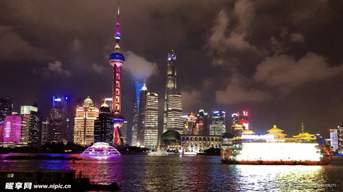 上海外灘的燈光秀攝影圖